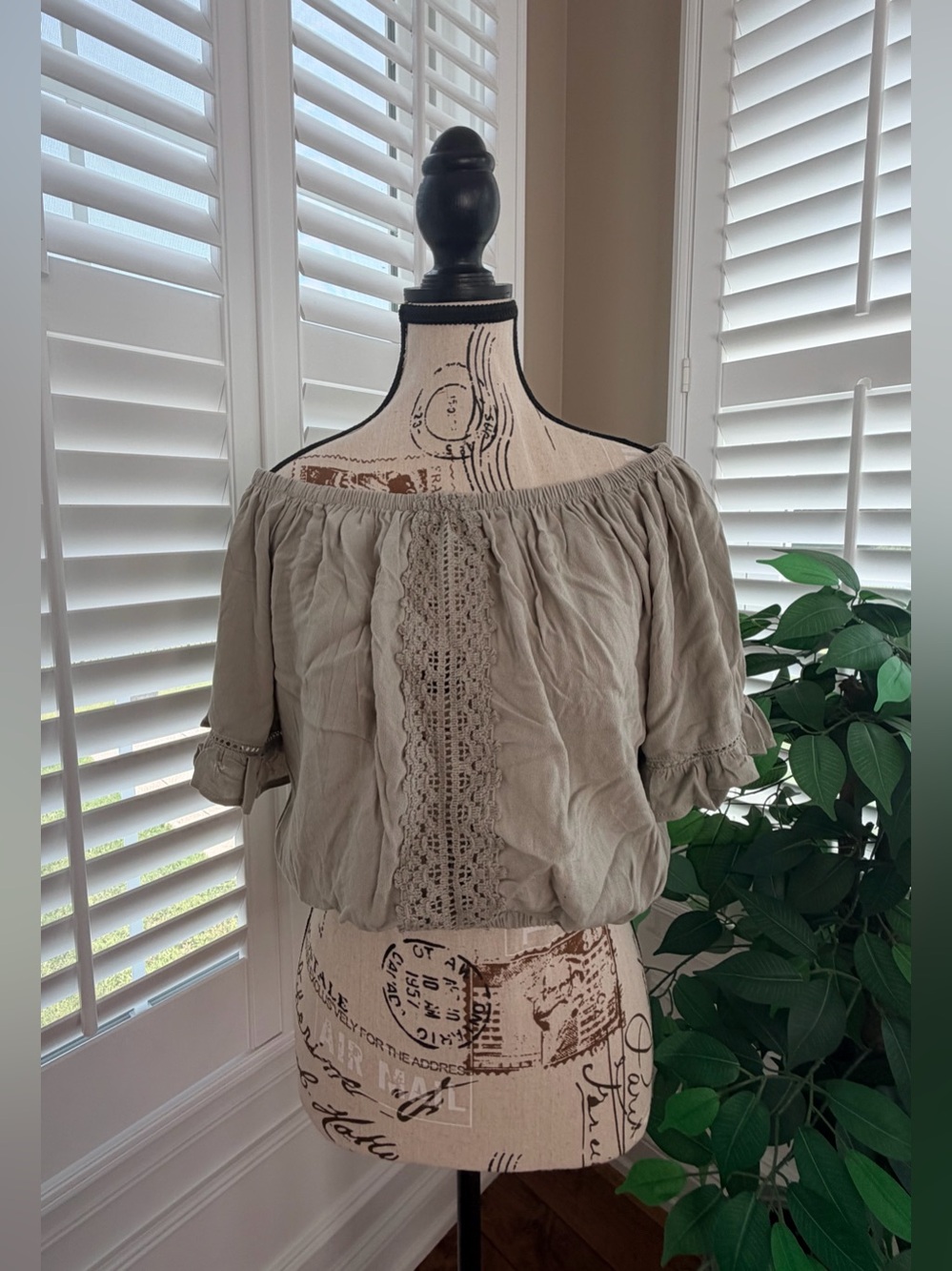 Ocean Drive Women’s Boho Off-The-Shoulder Peasant Crop Top Size Large NWT